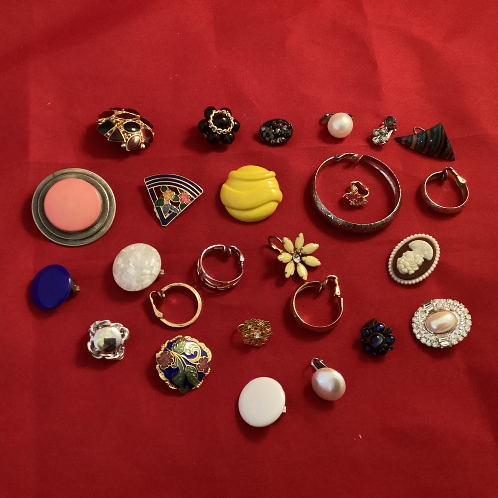 Single clip on earrings for crafting or wearing